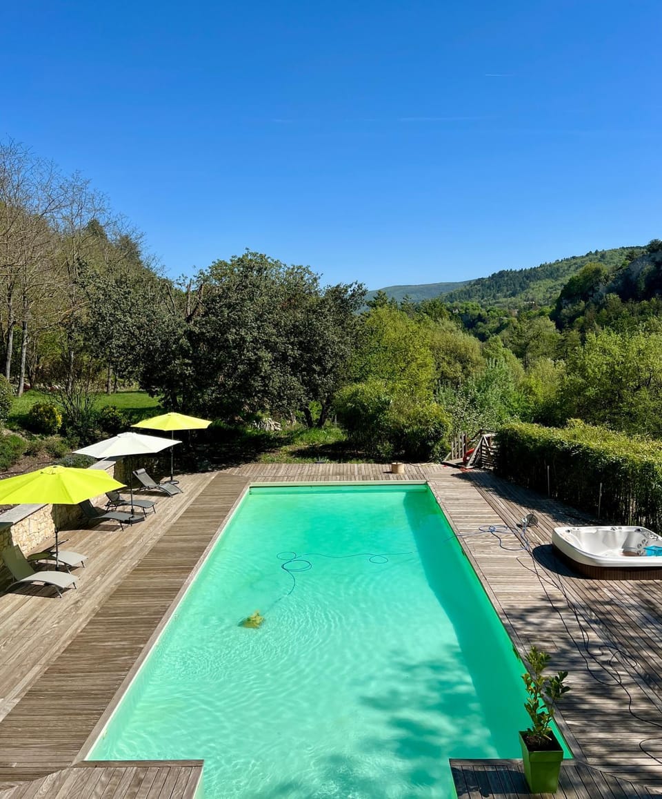 Mountain view, Pool view, Swimming pool