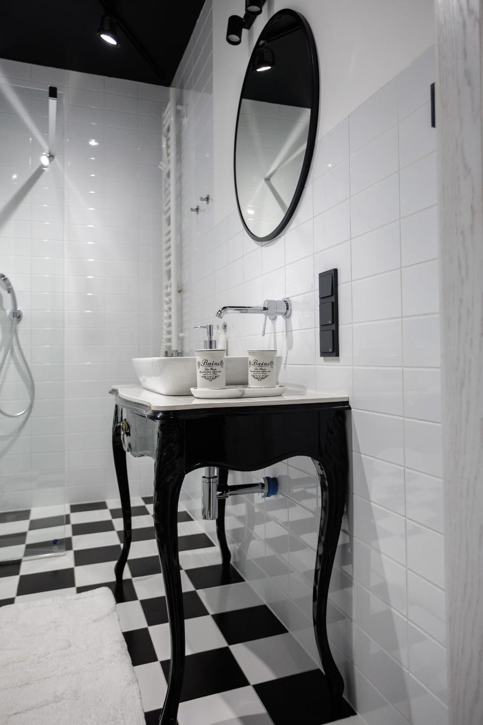 Art Apartamenty II Basen & SPA w CENTRUM z Balkonem, Faktura VAT Apartment in Masovian Voivodeship