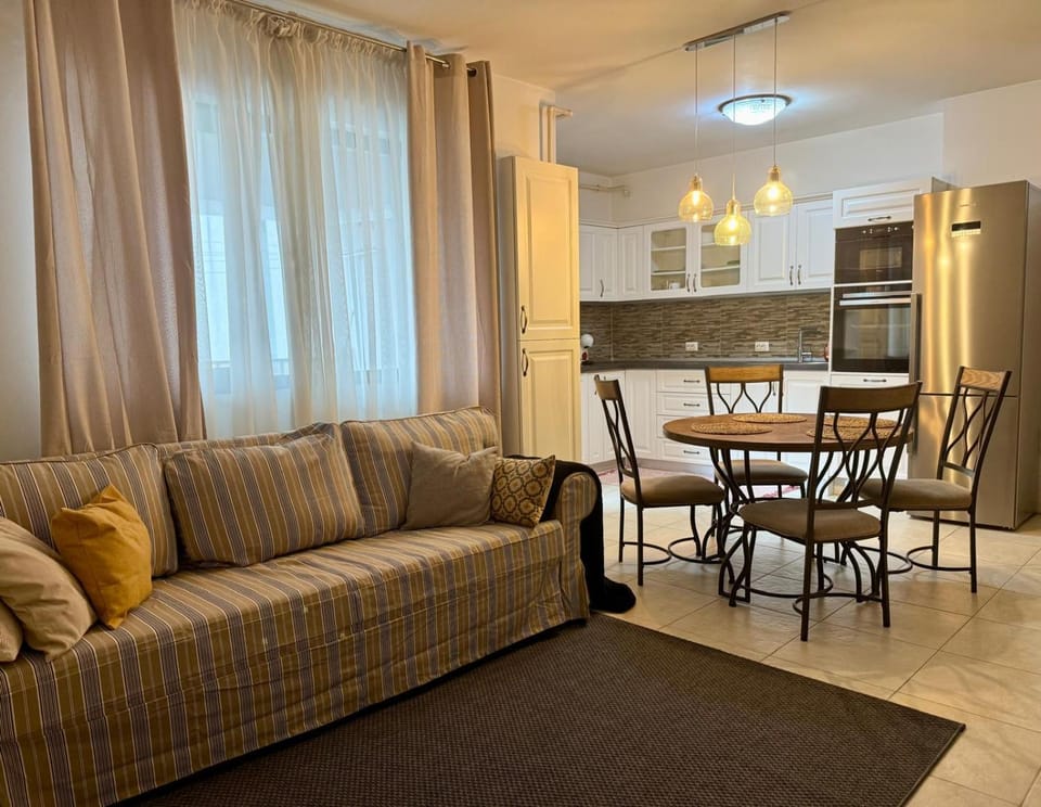 Kitchen or kitchenette, Seating area, Dining area