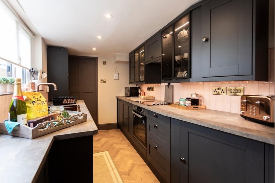 Coffee/tea facilities, Kitchen or kitchenette, dishwasher, minibar, pet friendly, stove