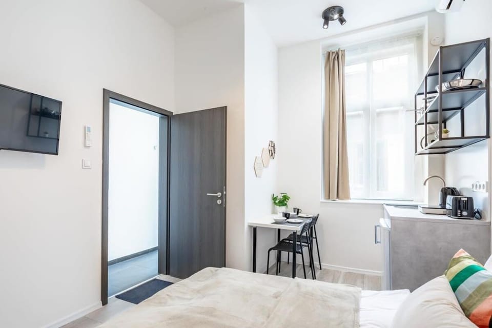 Very Central Charming - NEW - Studio Apartment in Budapest