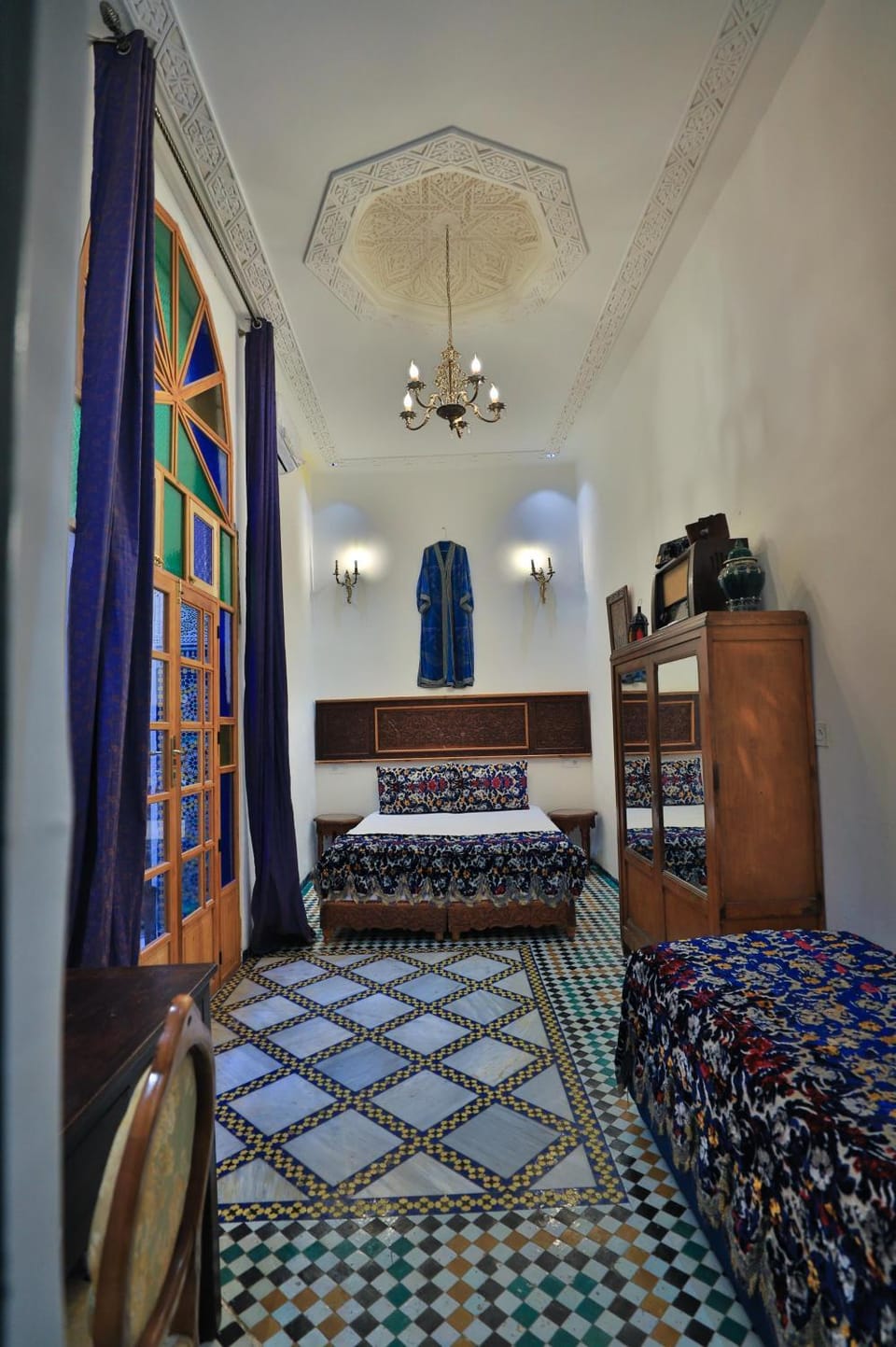 Bed, Seating area, Bedroom