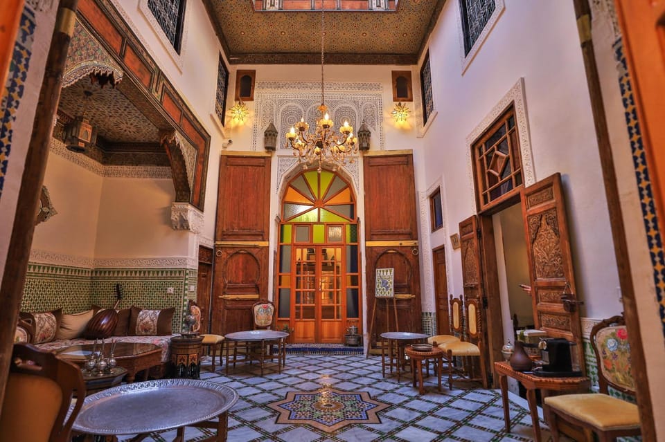 Restaurant/places to eat, Living room, Banquet/Function facilities, Seating area