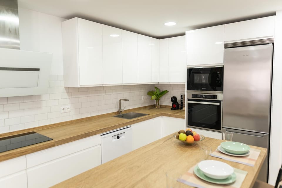 Kitchen or kitchenette, Dining area, dishwasher, pet friendly, stove, toaster
