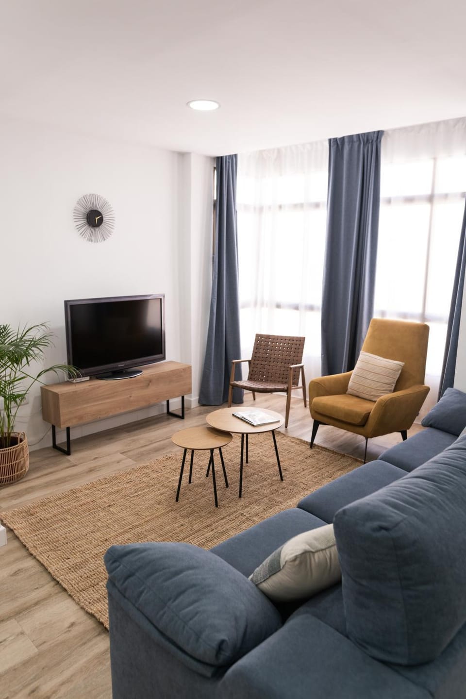 TV and multimedia, Living room, Seating area