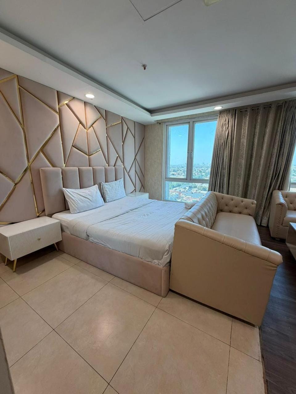 Bed, Living room, Seating area