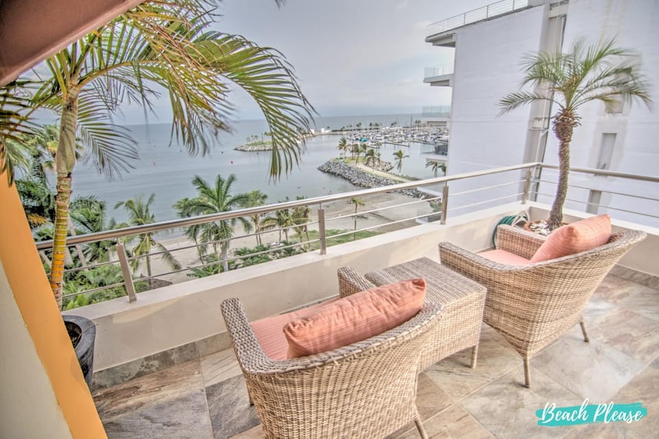 Casa Colibri - Private Beachfront Oasis House in La Cruz de Huanacaxtle