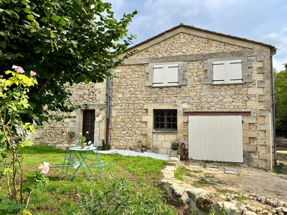 Property building, Garden, Balcony/Terrace