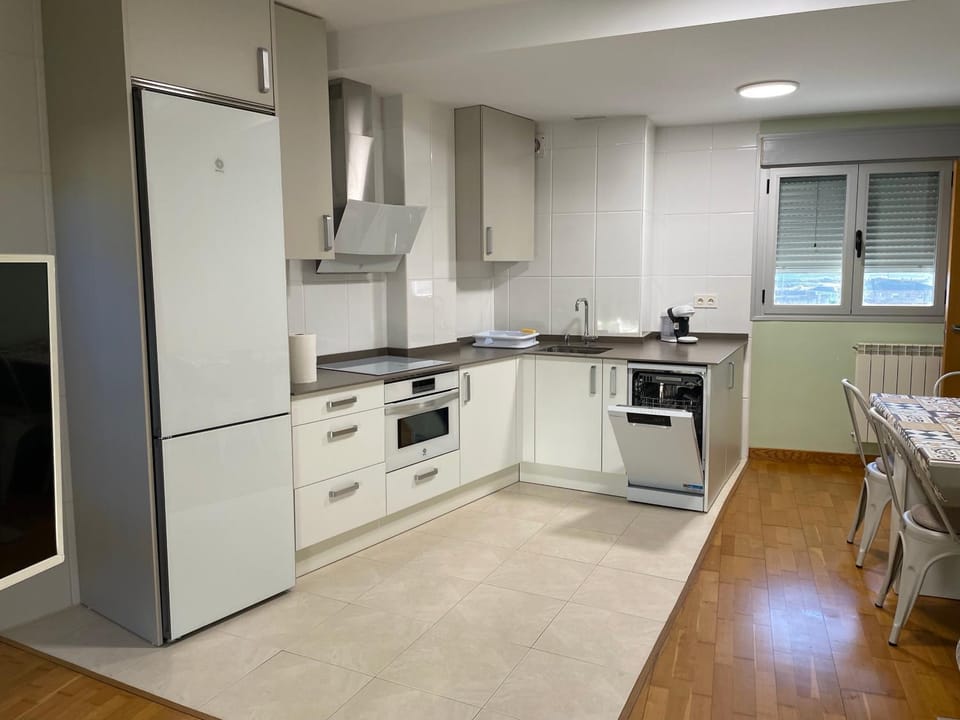 Kitchen or kitchenette, dishwasher, minibar, pet friendly, stove, toaster