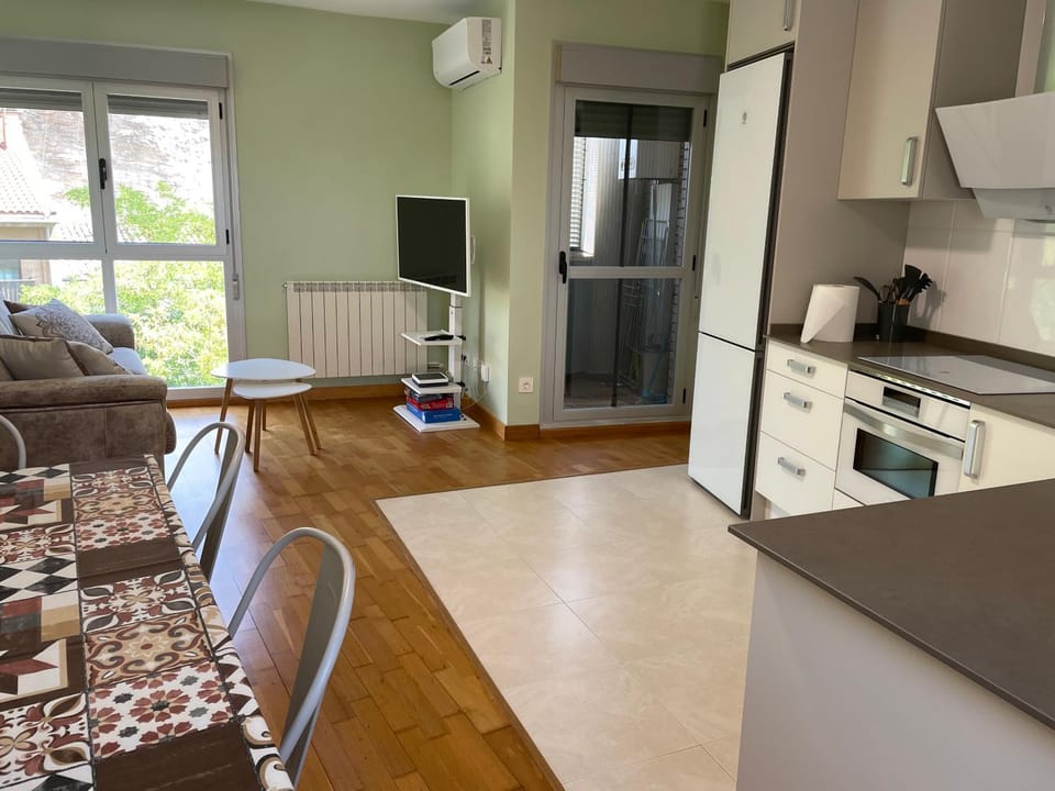 TV and multimedia, Kitchen or kitchenette, Living room, Seating area, Dining area, dishwasher, minibar, pet friendly, stove, air conditioner