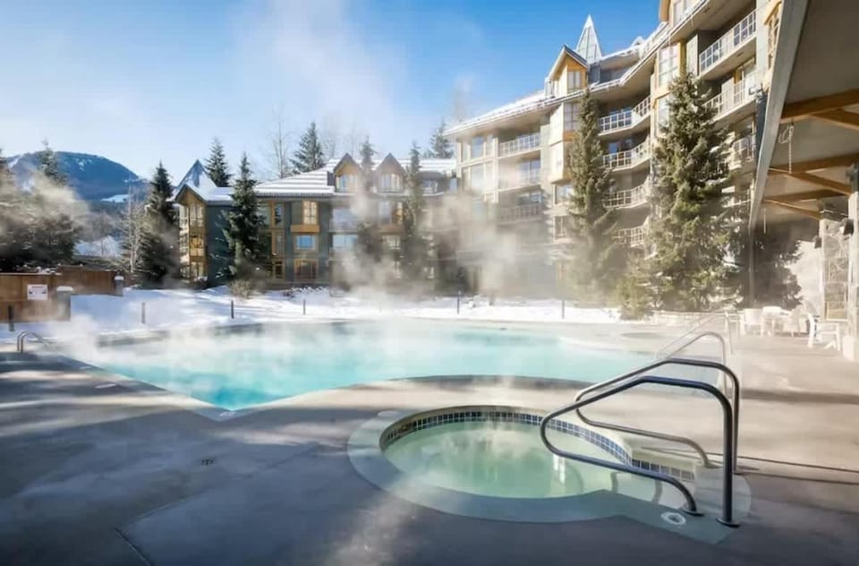 Renovated 1Bed-1Bath in Village with Pool, Hot Tub, and Sauna House in Whistler