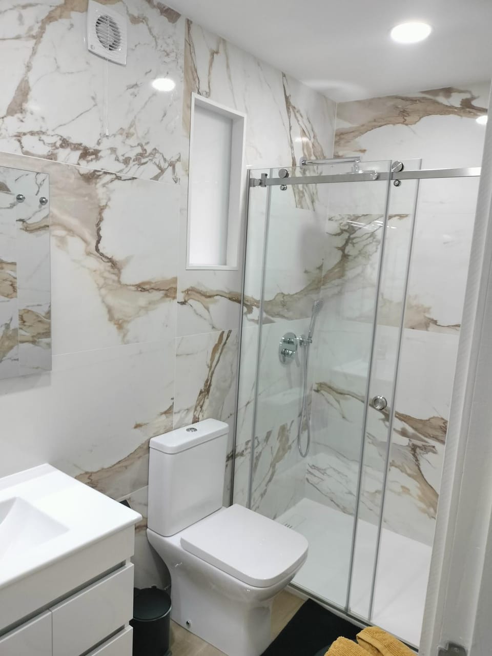 Shower, Toilet, Bathroom