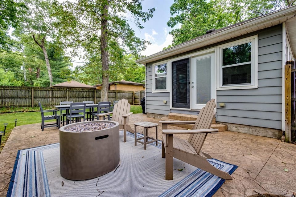 Perfect ND Weekend Space 10 Min Walk to Campus House in South Bend