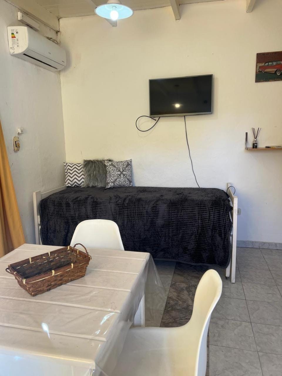 Bed, TV and multimedia, air conditioner