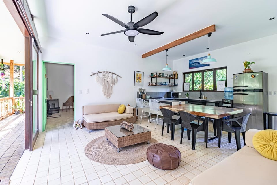 Dining area, kitchen