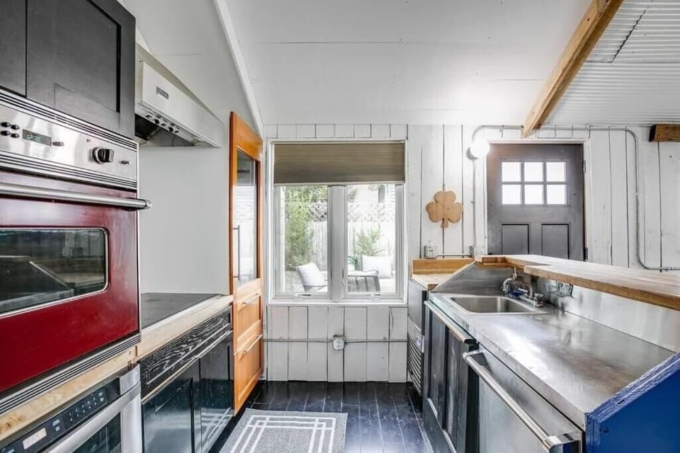 Cozy Bungalow 7 Blocks from ND Campus House in South Bend