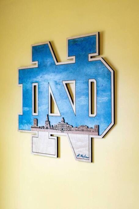On Campus Home Updated Steps From Hesburgh - 10 House in Notre Dame