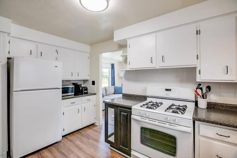 Home 3 Minutes from Notre Dame Sleeps 8 House in South Bend