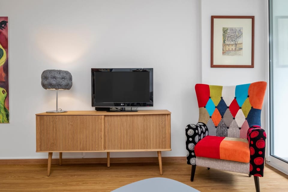 Communal lounge/ TV room, TV and multimedia, Living room