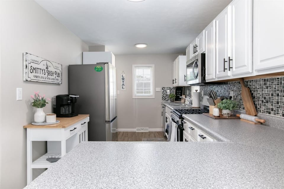 Cozy 4BR 3BA Home 12 Mi Walk to ND House in Mishawaka