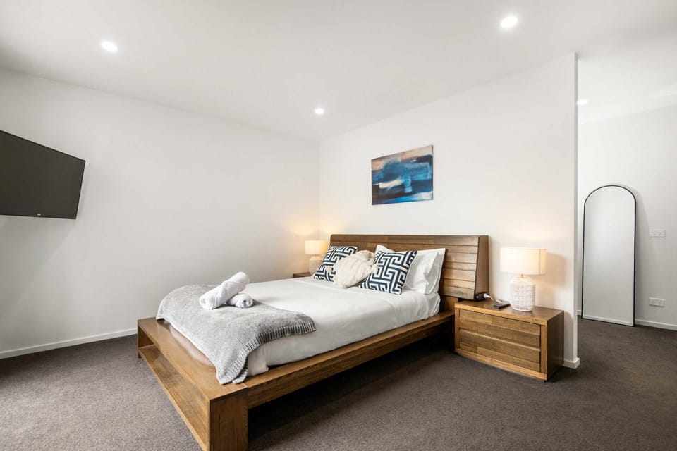 Bed, Photo of the whole room