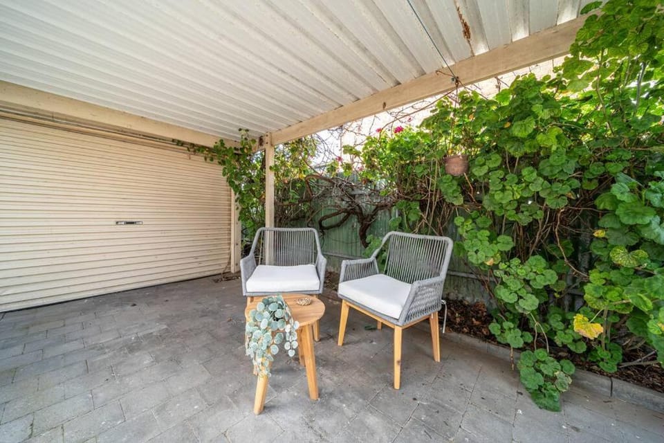 Garden, Seating area