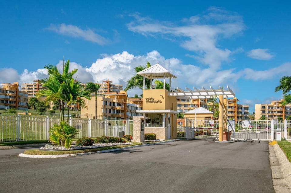 Ocean & Mountains View, Marina, Ferry, Vista Mar, Costa Esmeralda Apartment in Fajardo