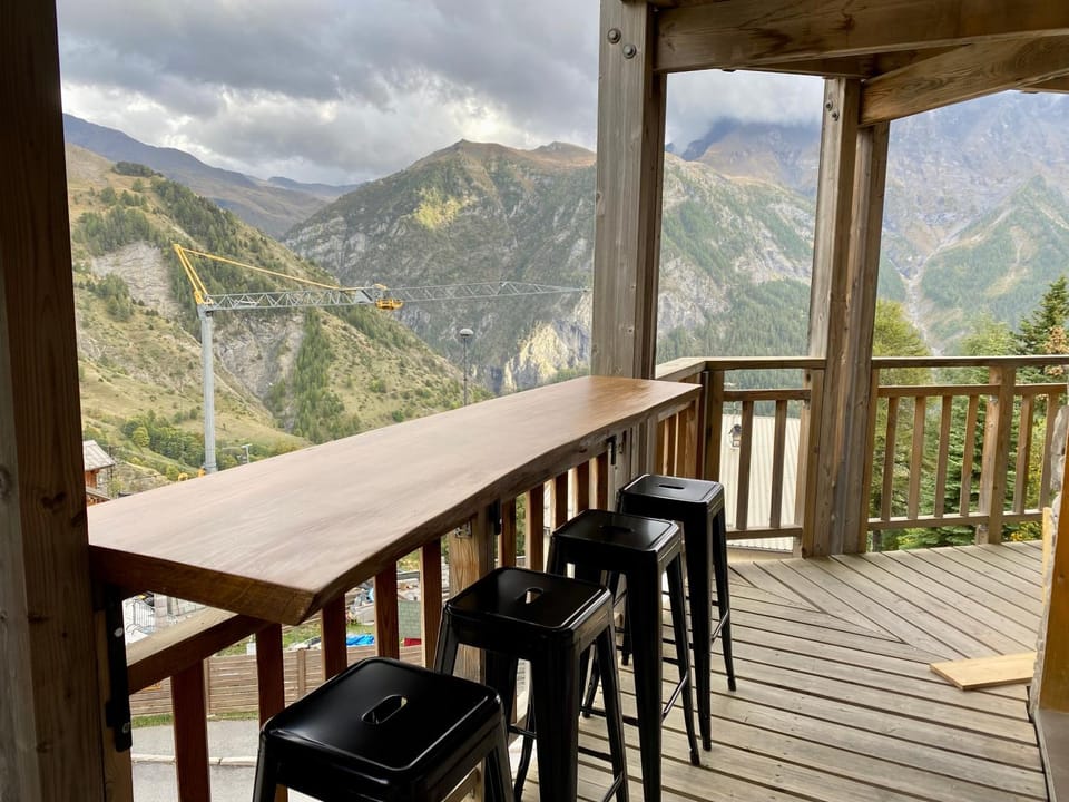 Balcony/Terrace, Dining area, Mountain view