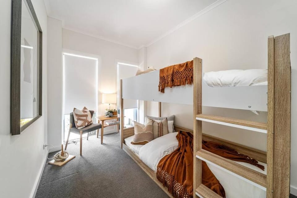 Bed, Photo of the whole room, Seating area, Bedroom, bunk bed