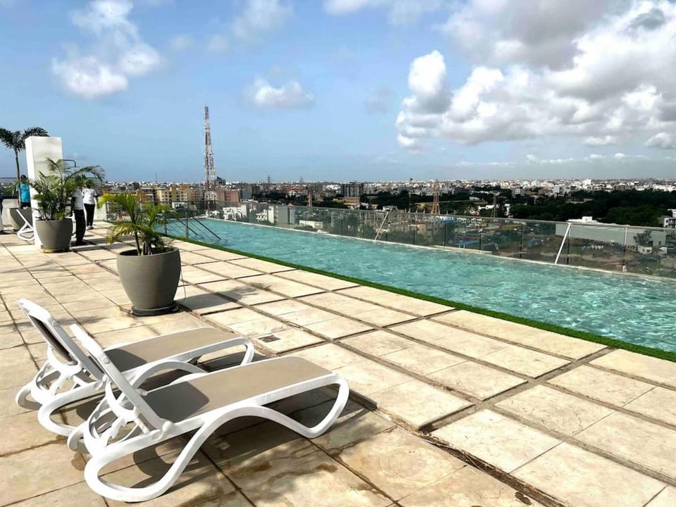 Luxurious Apt with Rooftop Pool Apartment in Dakar
