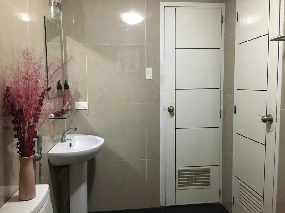 2 large BR at Kandi, 300Mbps internet,110SQM condo Apartment in Angeles