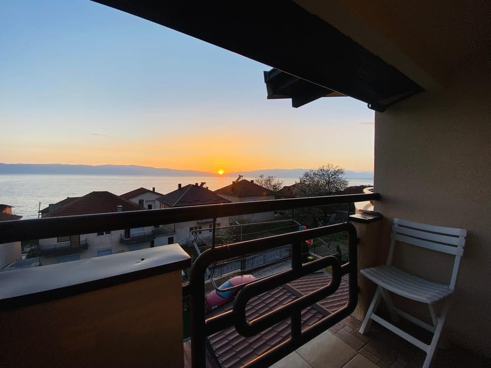 Balcony/Terrace, Lake view, Sunset