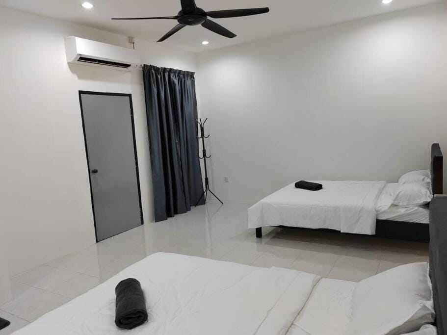 Bed, Bedroom, air conditioner