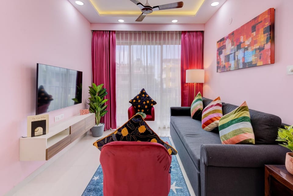 TV and multimedia, Living room, Seating area, Evening entertainment, fireplace
