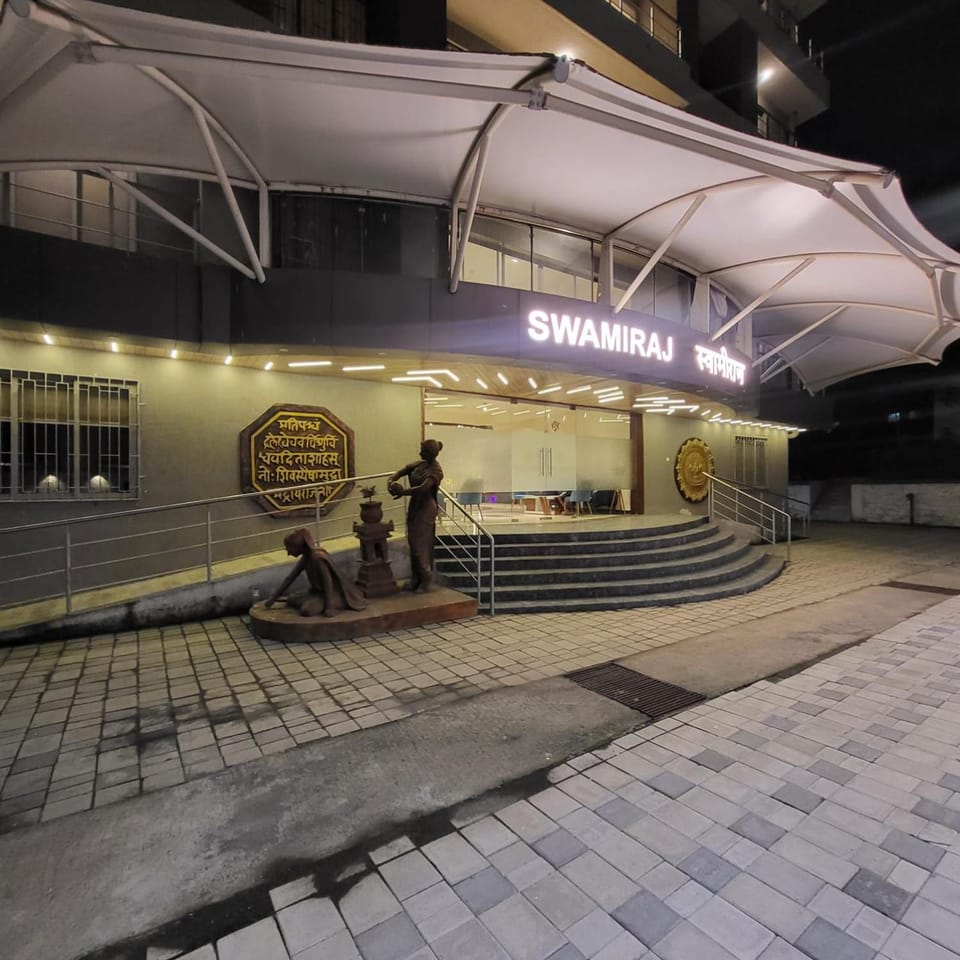 Property building, Facade/entrance, Night