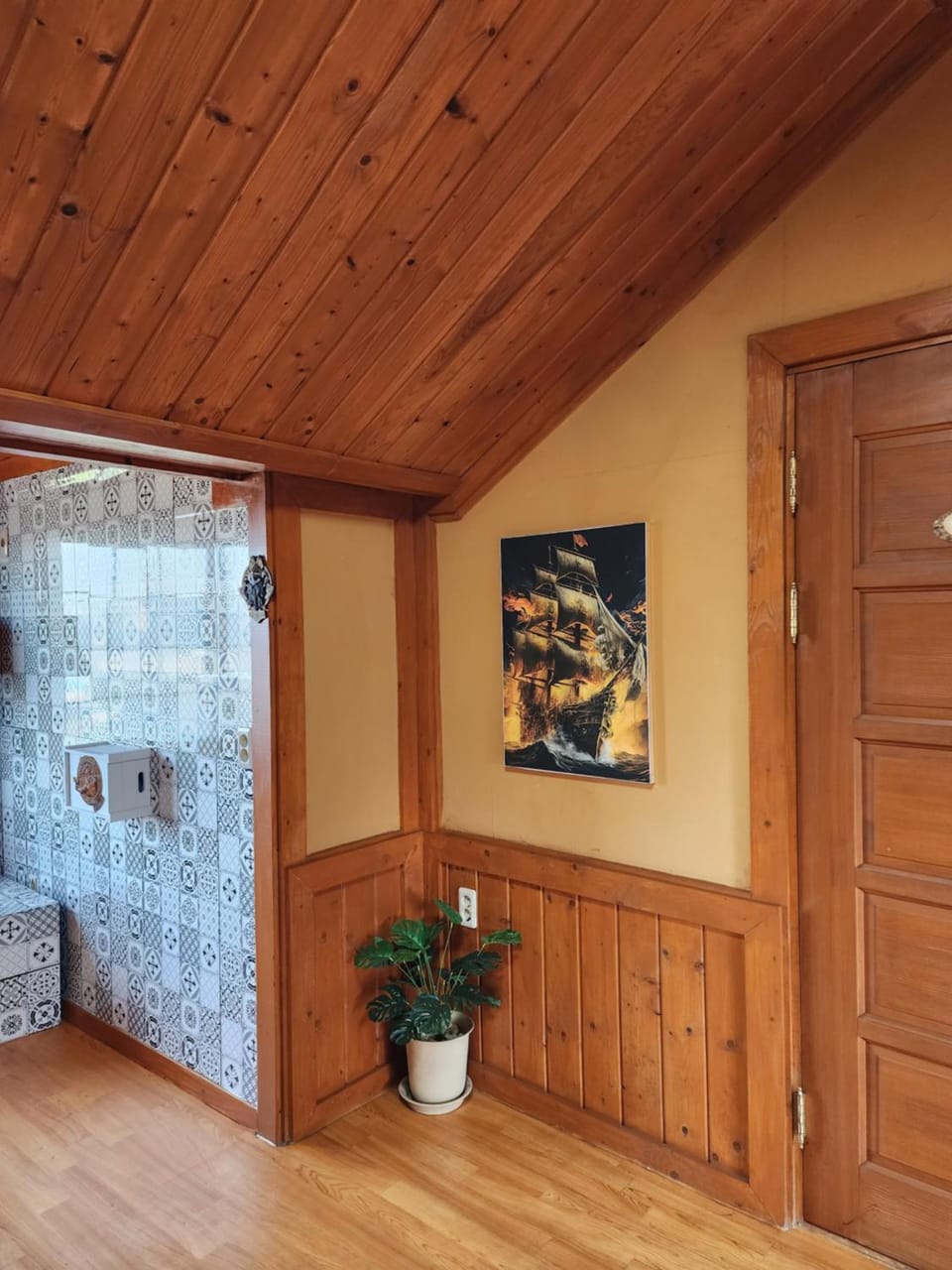 Photo of the whole room, Decorative detail