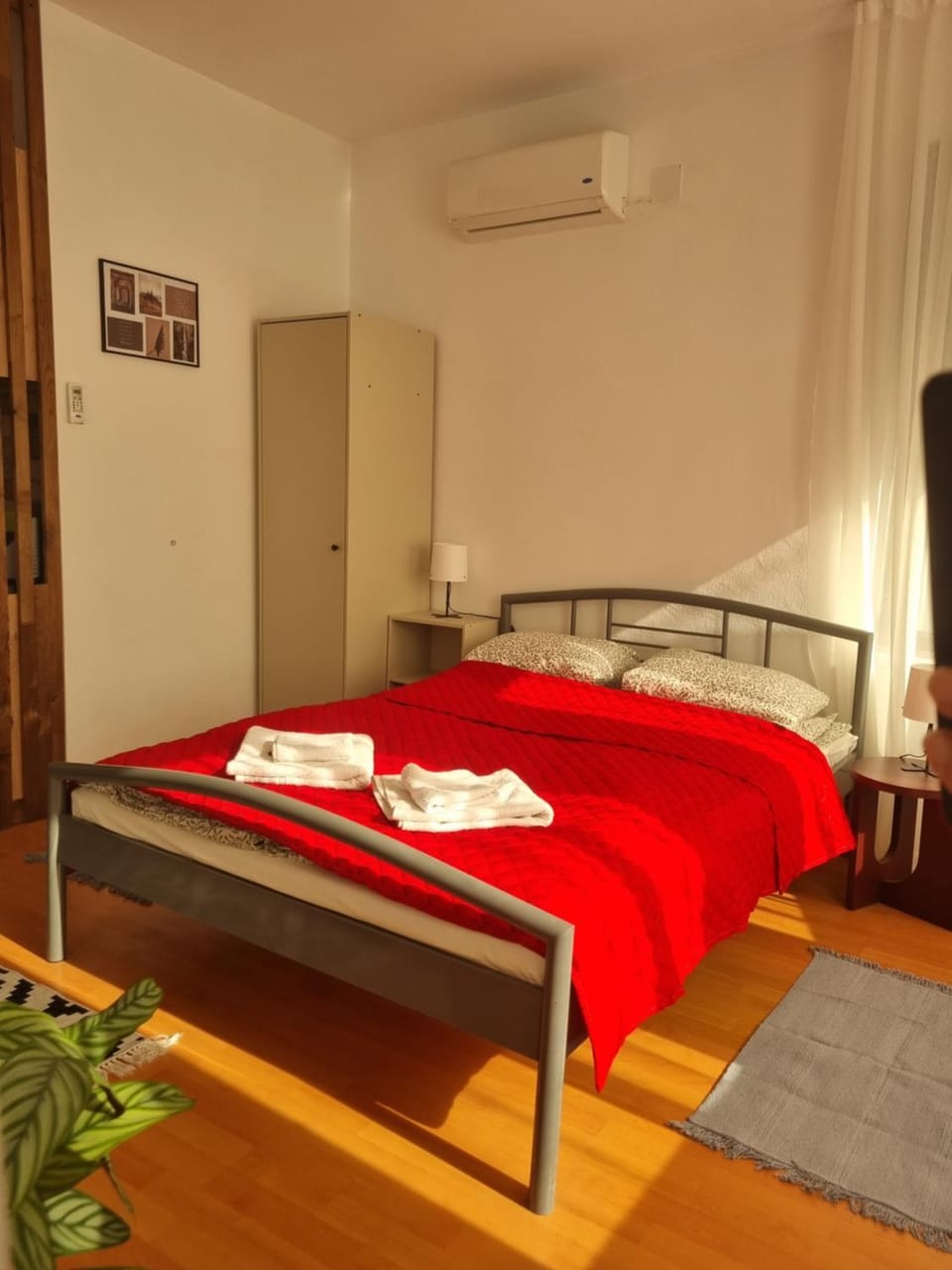 Bed, Bedroom, towels, air conditioner