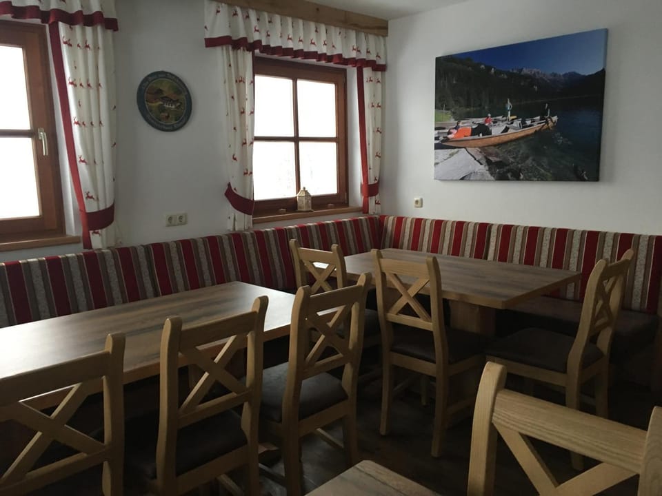 Seating area, Dining area