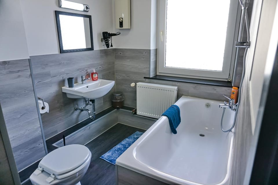 Toilet, Bathroom, Bath, towels