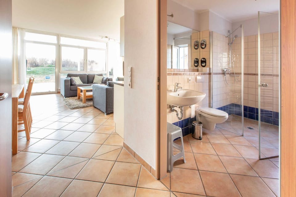 Shower, Toilet, Bathroom, Photo of the whole room, Seating area, Dining area