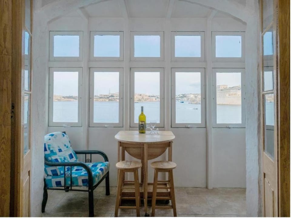 SeaFront Apartment In Valletta Apartment in Valletta