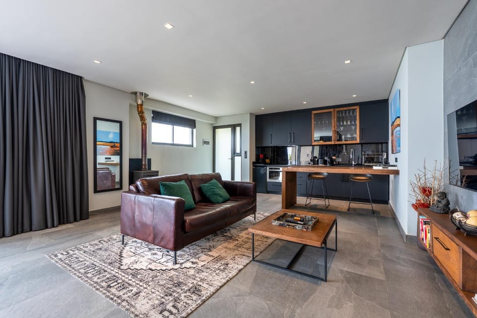 Seating area, kitchen