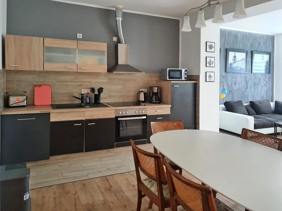 Property building, Kitchen or kitchenette, Living room