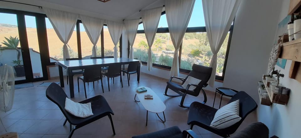 Seating area, Dining area