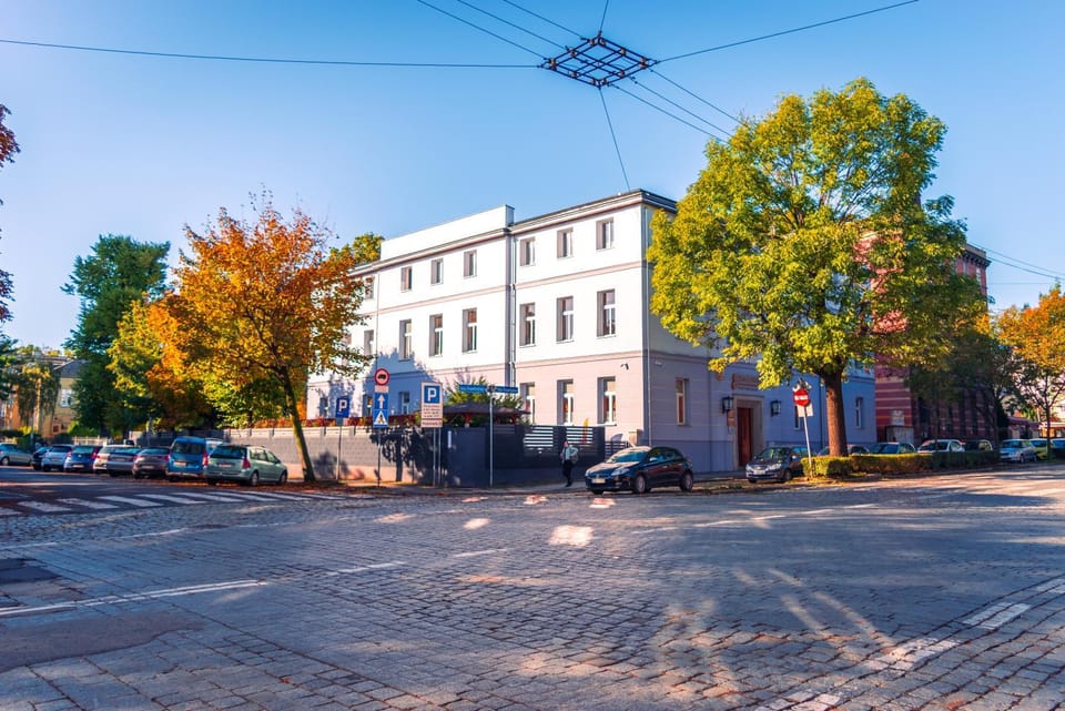 Property building, Location