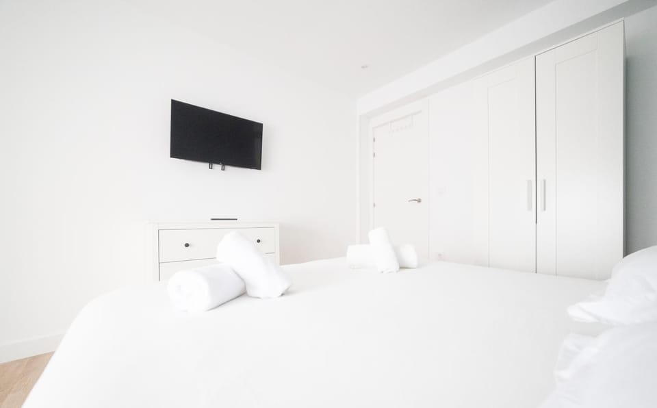 Bed, Photo of the whole room, Bedroom, wardrobe