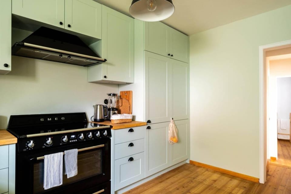 Kitchen or kitchenette, pet friendly, stove