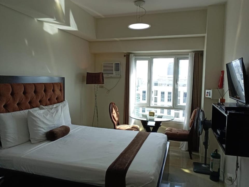 Studio unit at The Beacon Makati near Greenbelt Apartment in Pasay