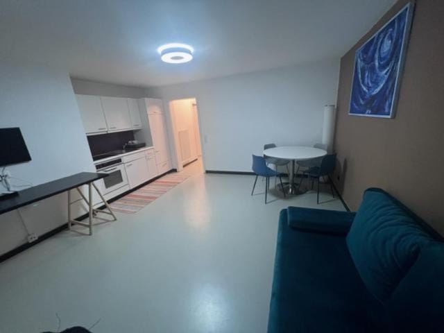 TV and multimedia, Kitchen or kitchenette, Living room, Seating area, Dining area