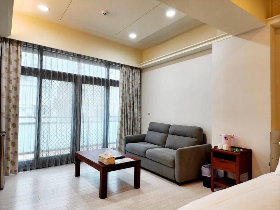 Bed, Seating area, Bedroom